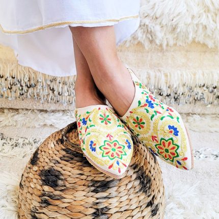 Babucha blanca 2 con bordados de flores|Babucha blanca 2 con bordados de flores|Babucha blanca 2 con bordados de flores
