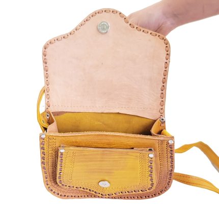 bolso de cuero crusado pequeno mostaza