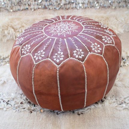 COLOR CAMEL|POUF AUTÉNTICO DE CUERO CON DISEÑOS