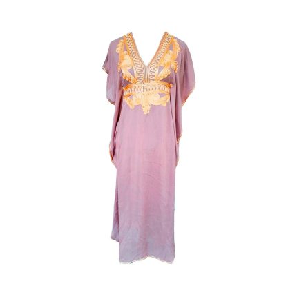 Vestido Beige con Diseños Dorados